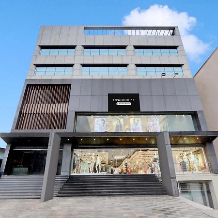فندق Super Townhouse Daba Garden Road فيساخاباتنام المظهر الخارجي الصورة