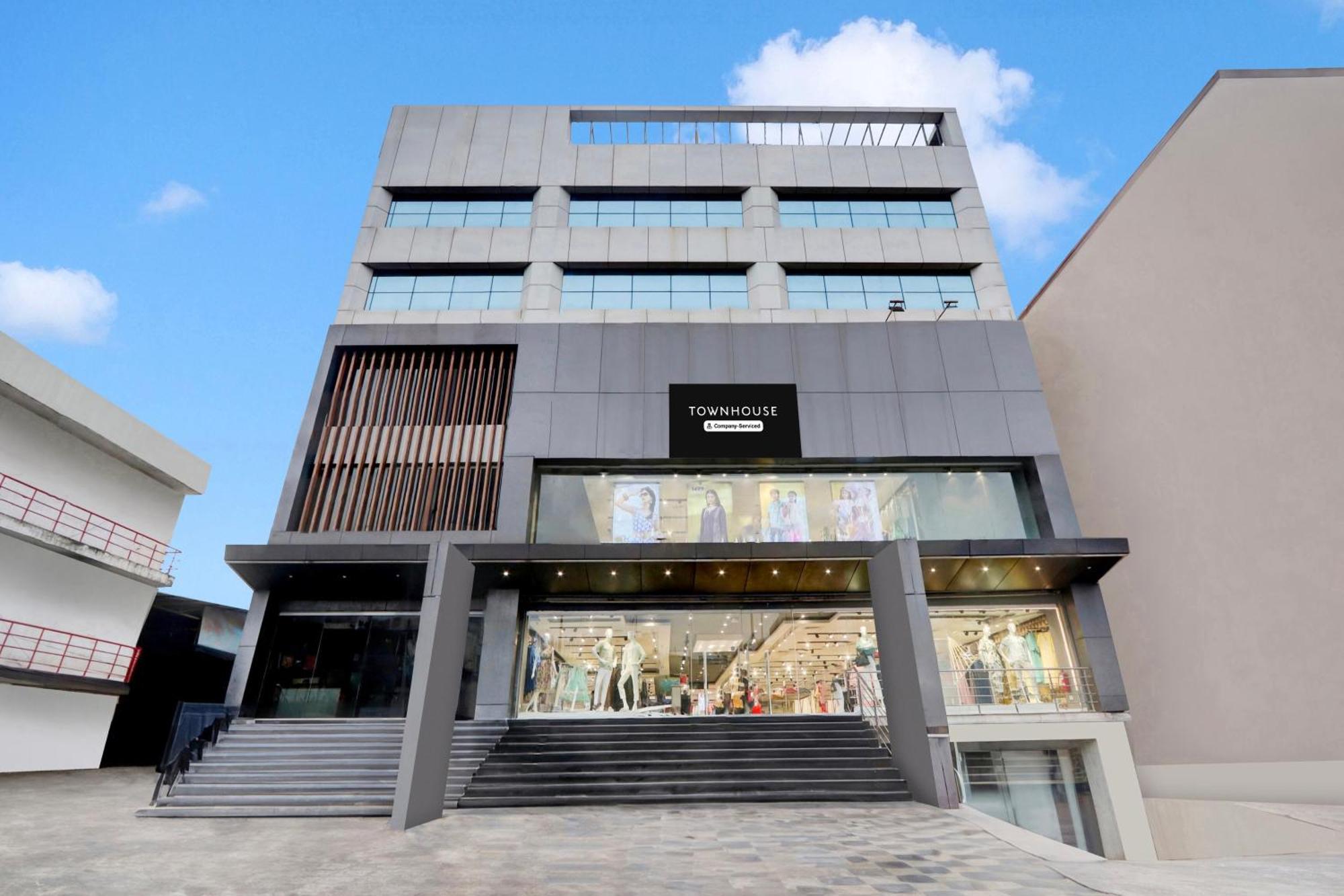 فندق Super Townhouse Daba Garden Road فيساخاباتنام المظهر الخارجي الصورة