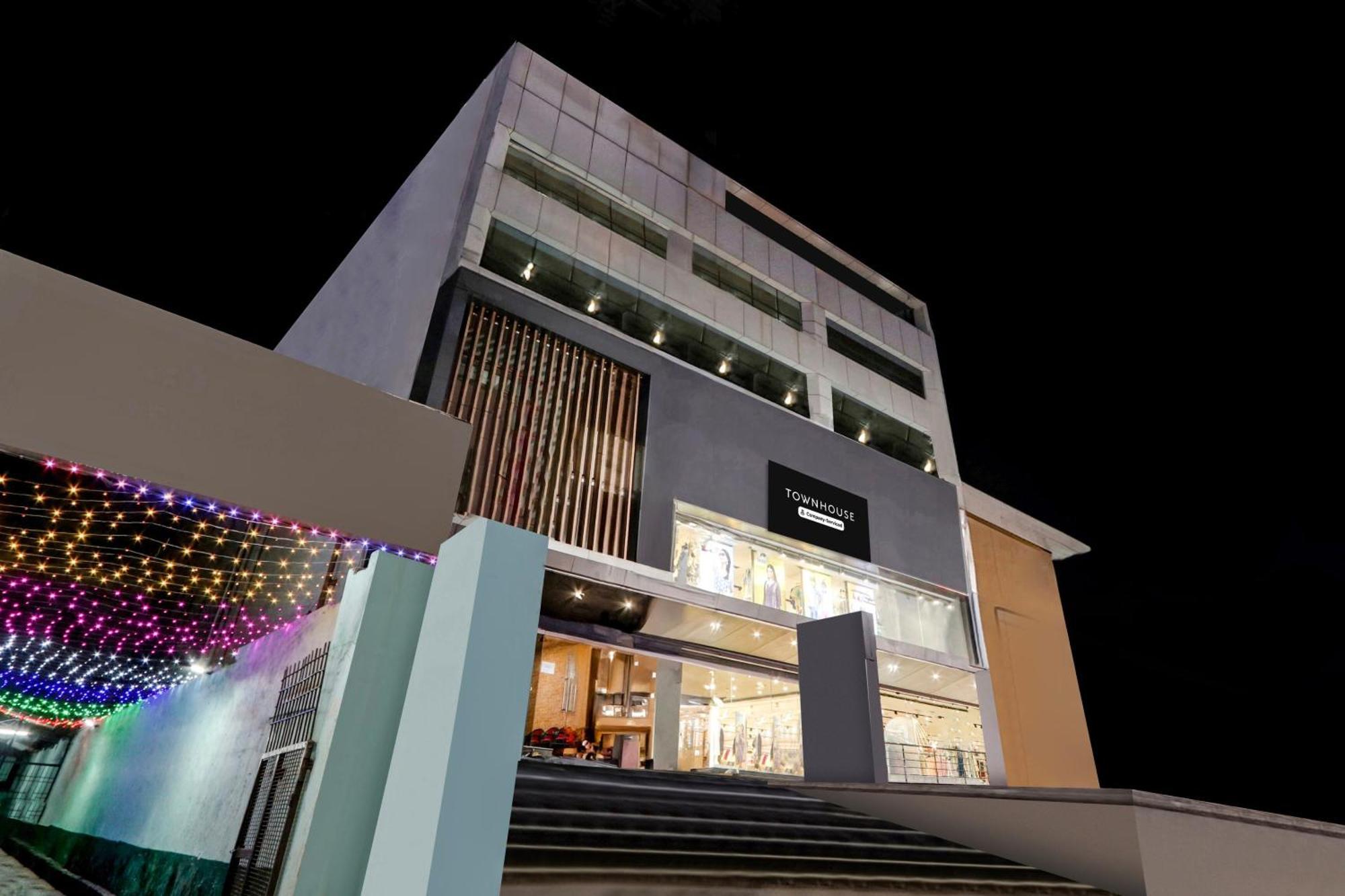 فندق Super Townhouse Daba Garden Road فيساخاباتنام المظهر الخارجي الصورة