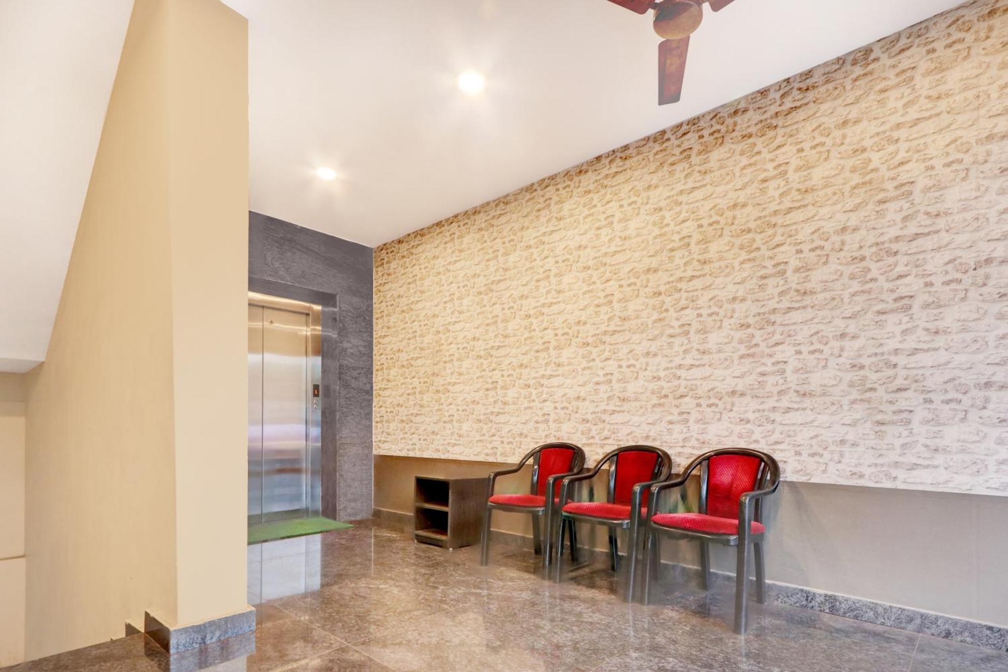 فندق Super Townhouse Daba Garden Road فيساخاباتنام المظهر الخارجي الصورة